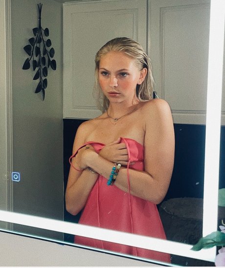 Jordyn Jones hot model img