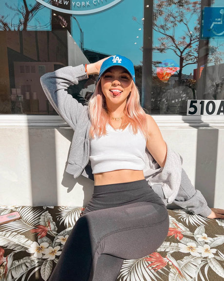 Jordyn Jones art star pics