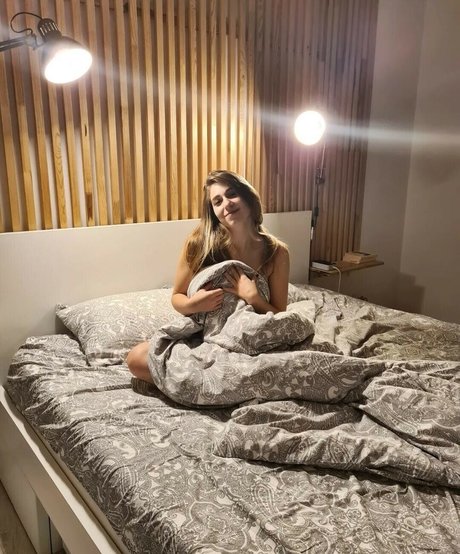 Yonia high quality model pictures