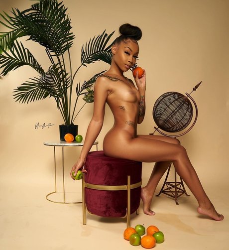 YooItsChill sex pornstar gallery