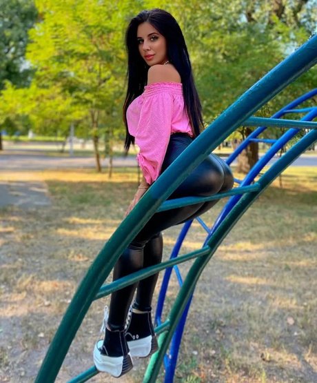 Faina Malinovskaya naked pornstar img