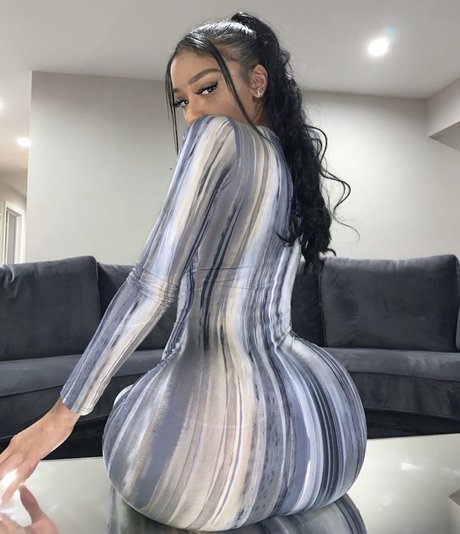 cheerleader onlyfans top picture