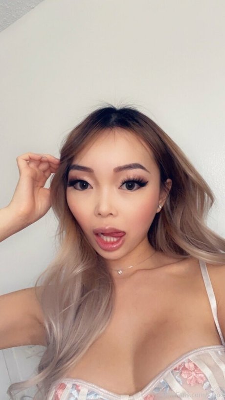 V boo star hot archive