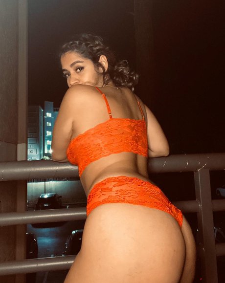 Lyann Diamond exclusive pornstar pic