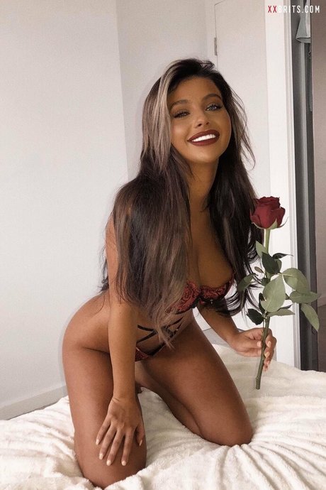 Chloe Elizabeth pornstar pretty image