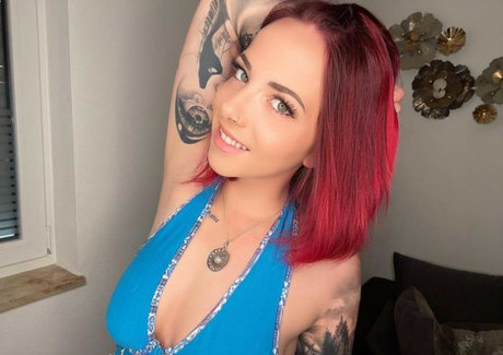 NinaDevil model naked img