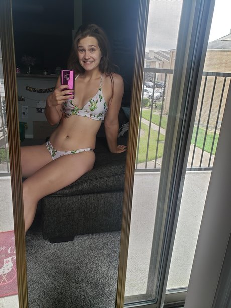 Queen Amber naked model pictures