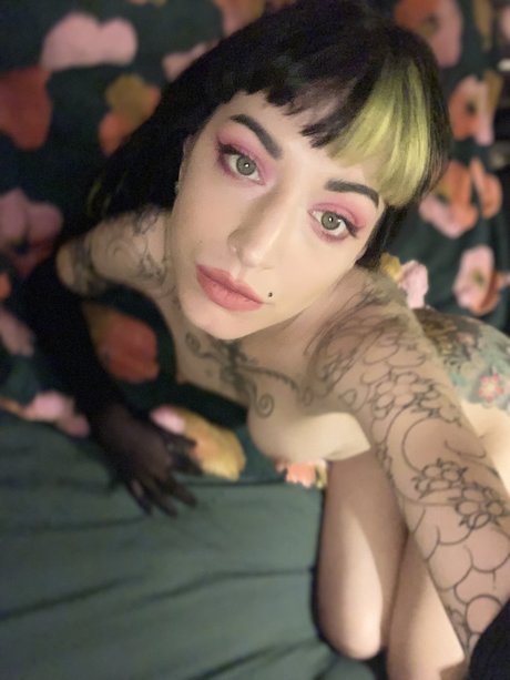 Miss Fernandez naked star img