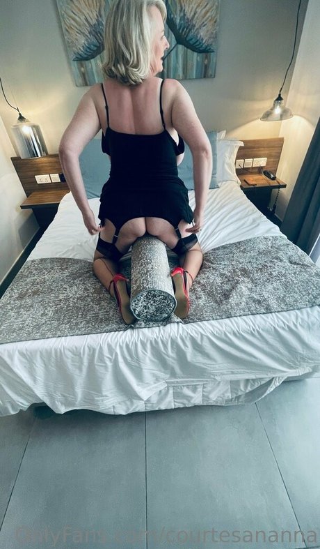 CourtesanAnna nudes model archive
