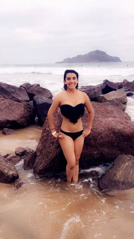 Tania Ivette_ sexy star photo