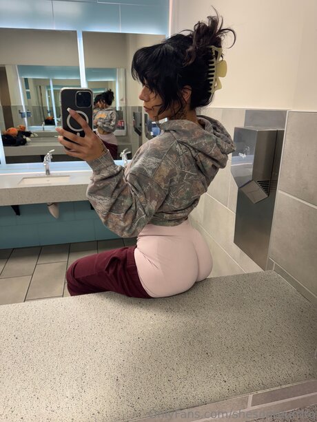 Yoursecretrito hd model photo