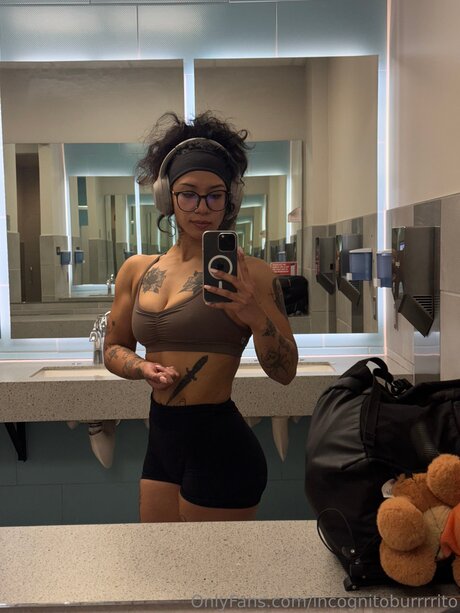 Yoursecretrito model exclusive photo