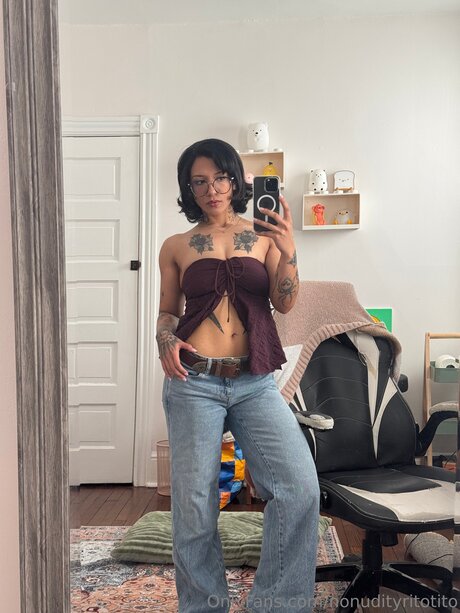 Yoursecretrito star naked pic