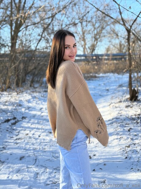 Mary Plays perfect model picture