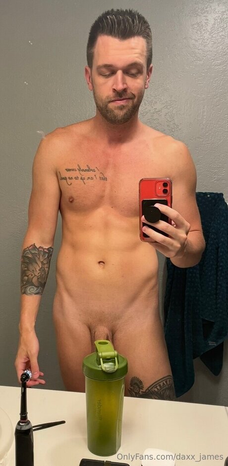 Daxx James naked star image