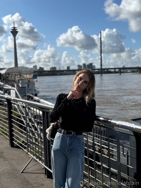 Lolabrain erotic pornstar image