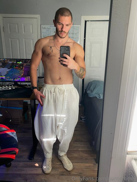 Gunterbody model exclusive photos