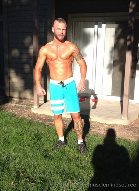 Musclemindsetfree art model pictures