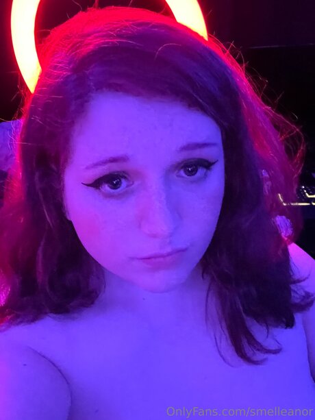 Smelleanor xxx pornstar photo