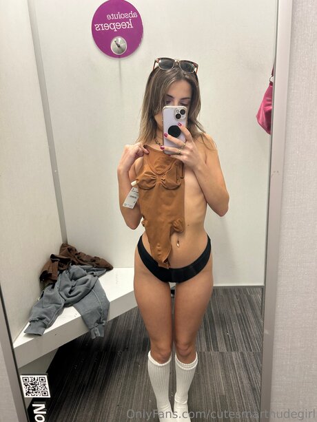 Cutesmartnudegirl model naked pics