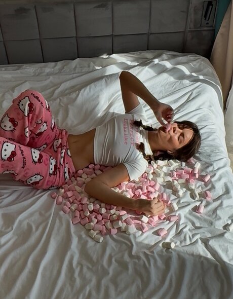 Juliaycht model hd pic