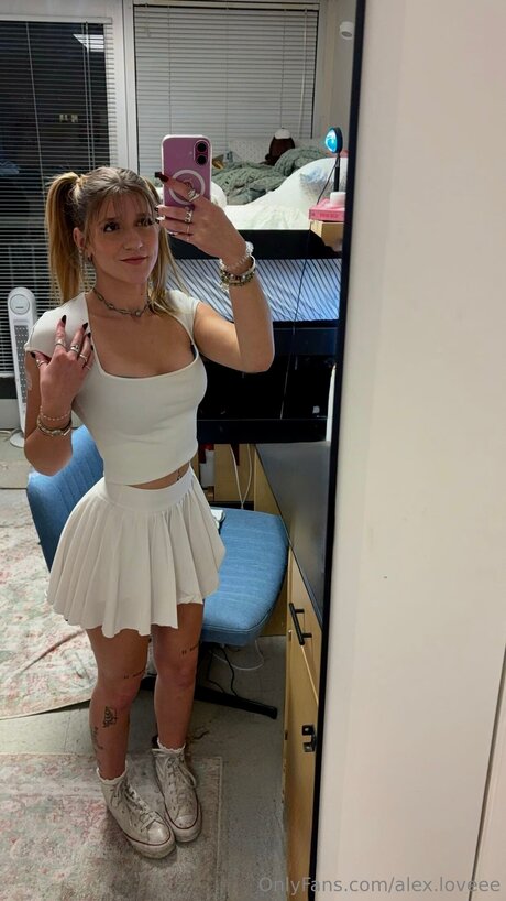 Alex Loveee exclusive actress img