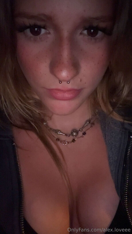 Alex Loveee model exclusive pics