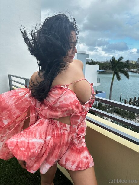 Tatibloomxo sexy actress photo