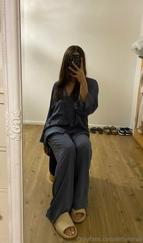 Dirtymiraa pornstar nude archive