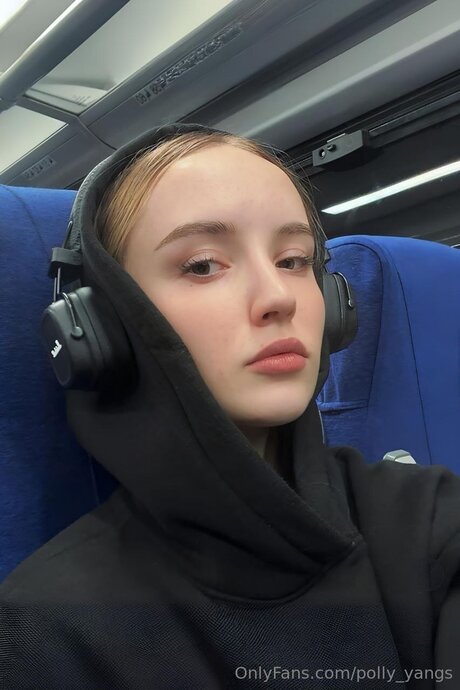 Polly Yangs hd actress photo