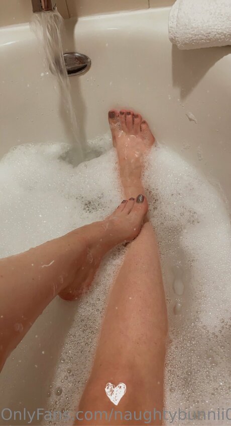 Naughtybunnii0 0 art star galleries