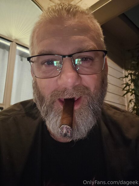 Dageek model nude photo