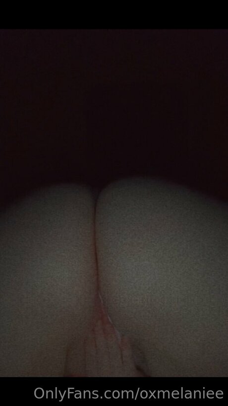 Oxmelaniee sex model photo