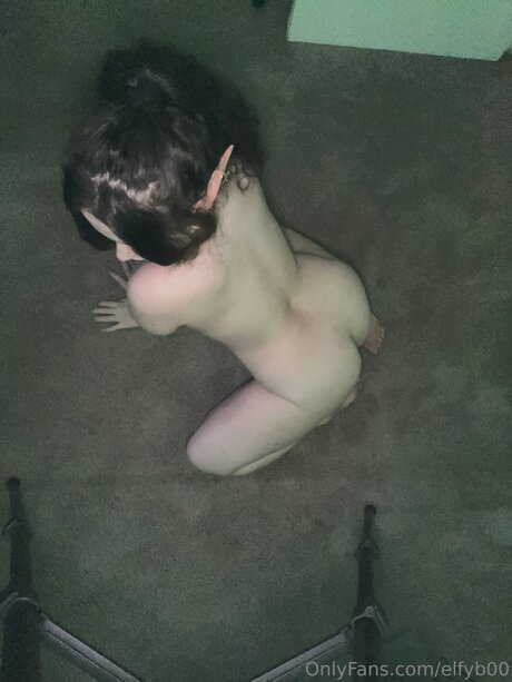 Elfyb00 erotic star pic