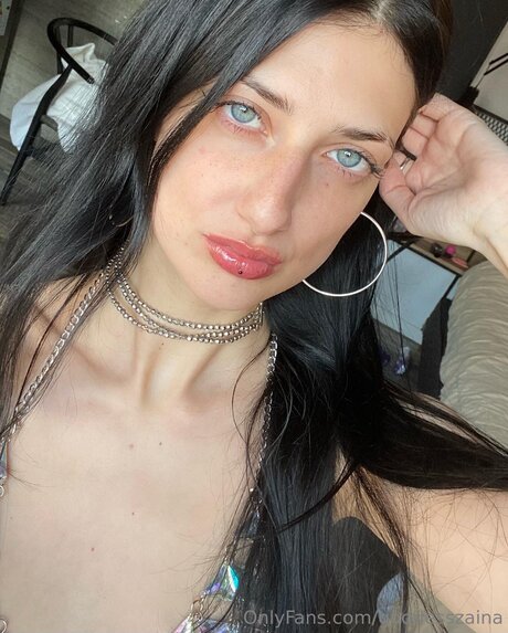 Goddesszaina naked actress picture