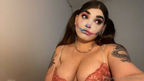 Trippyleigh nude model image