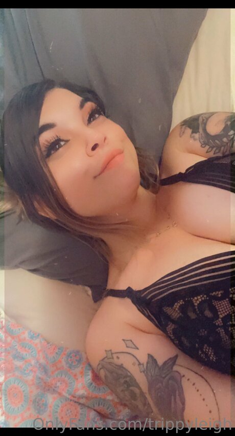 Trippyleigh model erotic picture