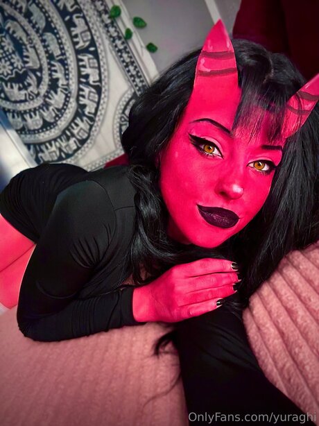 Yuraghi star nude img