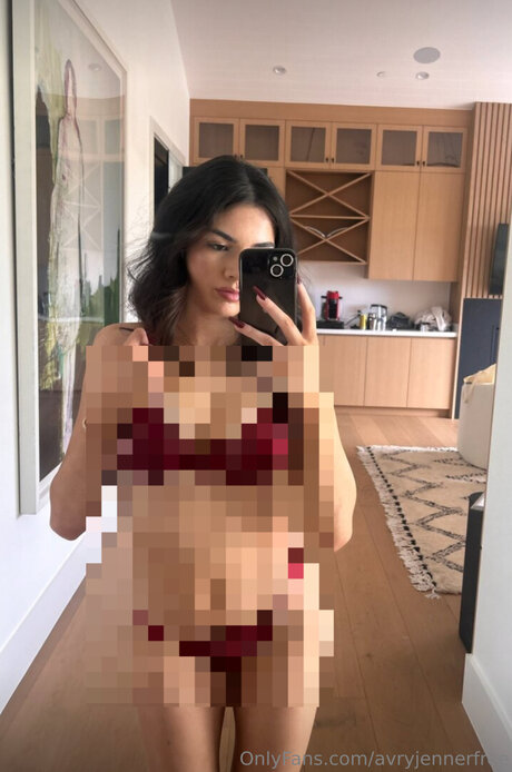 Avryjennerfree model pictures