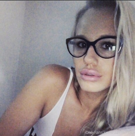 U28167180 adult model picture