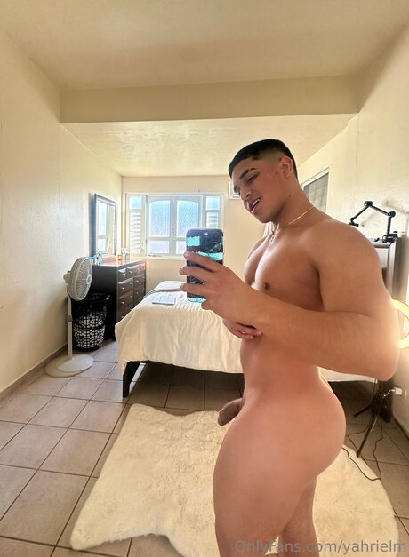 Yahrielm hot star pic
