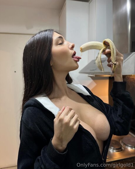 Nicoollee xxx model img