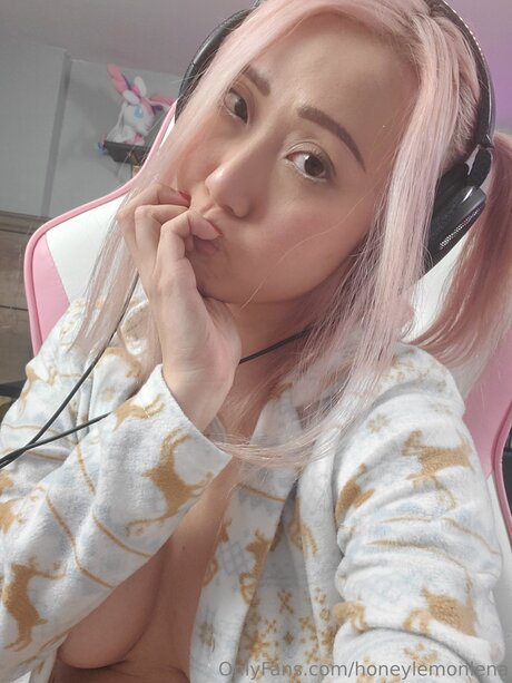 Honeylemonlena adult star image