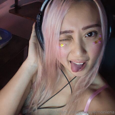 Honeylemonlena Profile pic