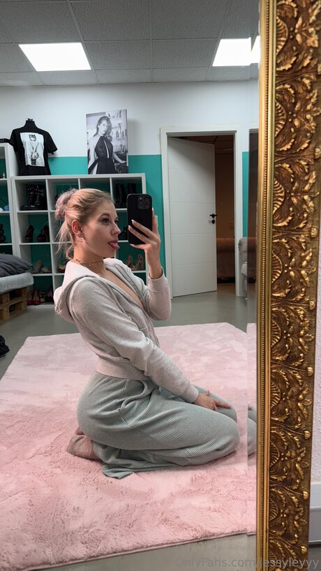 Jessyleyyy model adult galleries