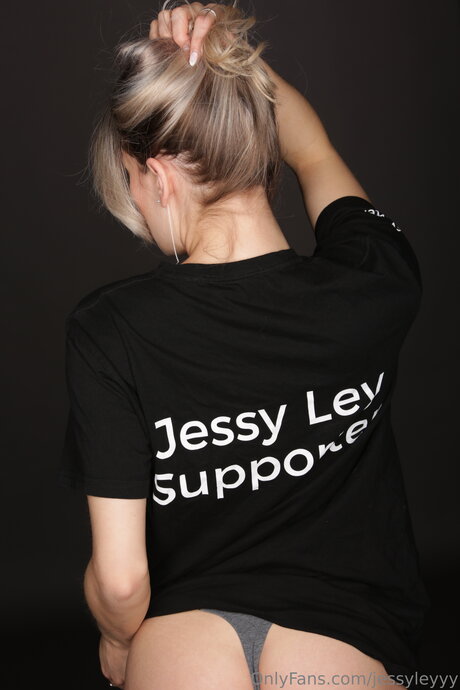 Jessyleyyy model top pic