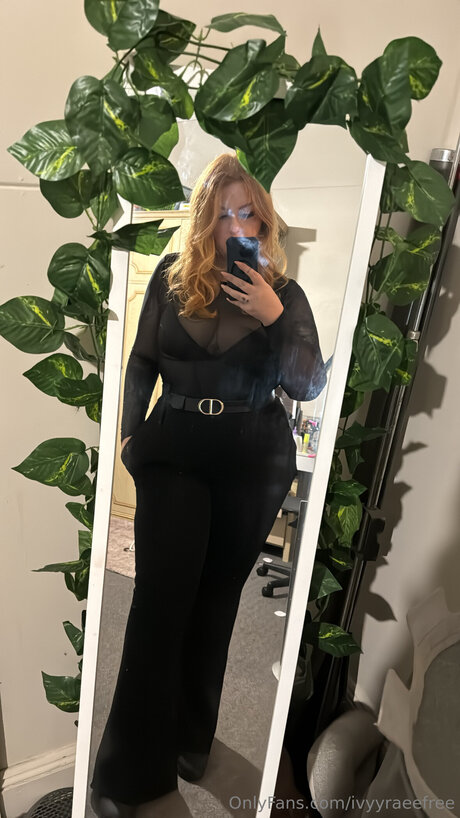 Ivyyraeefree model top picture