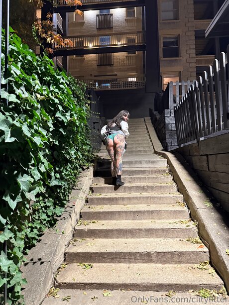 Clitylitter model high quality gallery