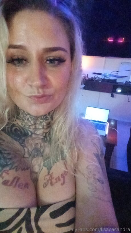 Lisacasandra hot model pictures