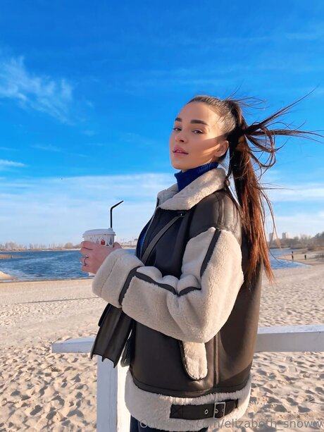 Elizabeth Dreamm model adult picture